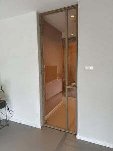 Stalen deur met kozijn in Ral 1019